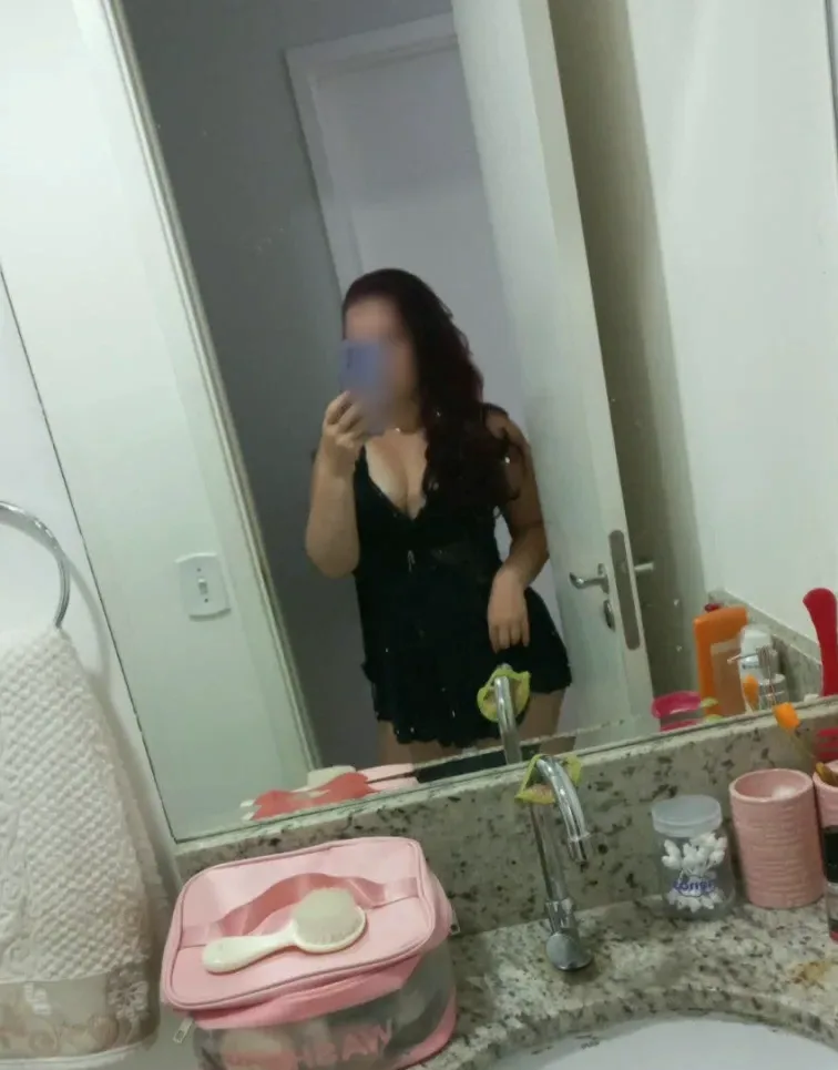 Amelia, 35