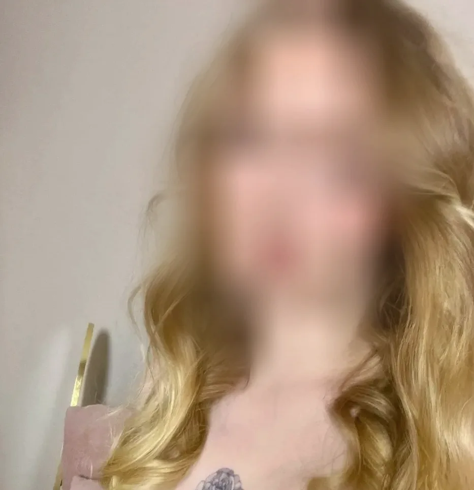 Caitlin, 23