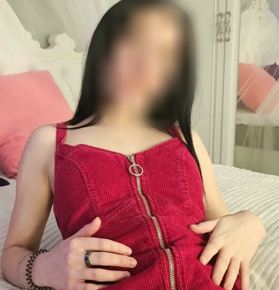 Holly, 22