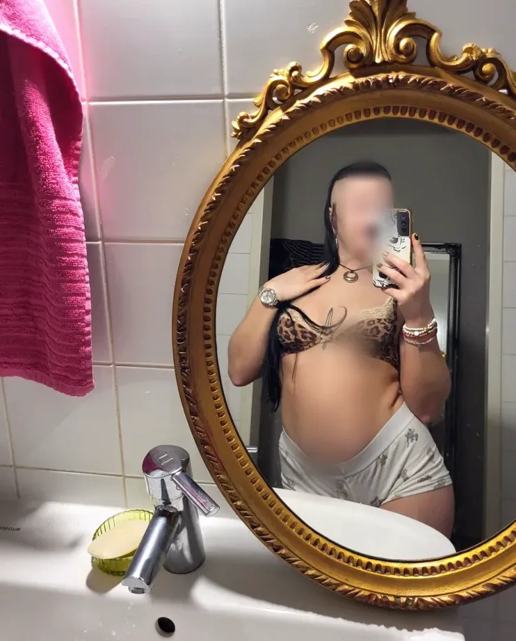 Molly, 29