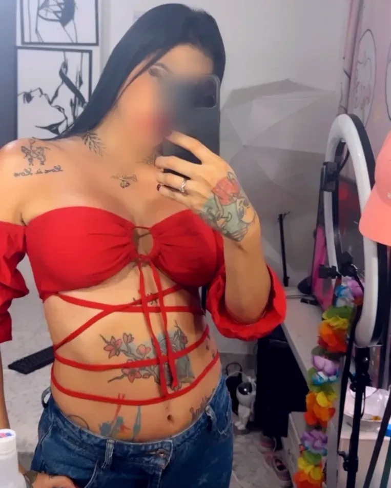 Paige, 32